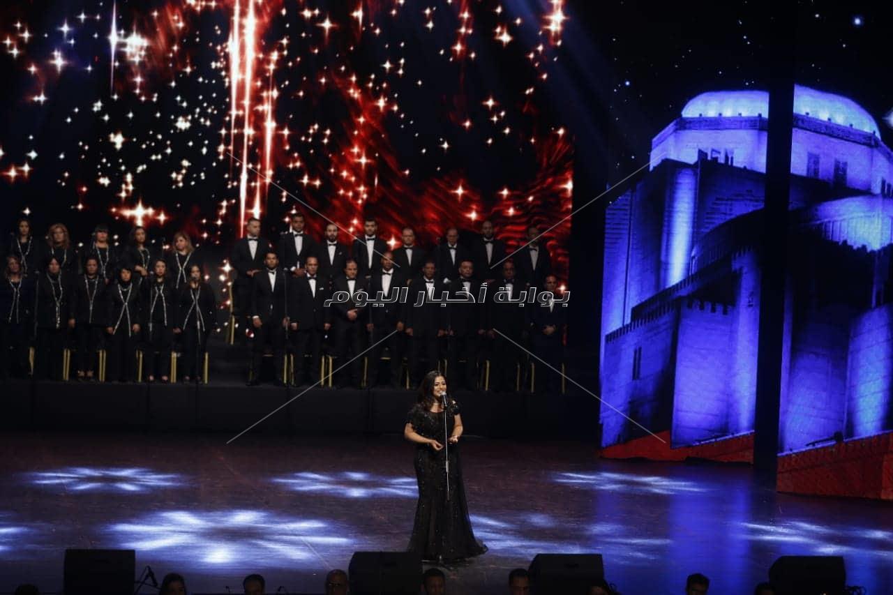  إيمان عبد الغني تغني لشادية وليلي مراد باحتفالية الأوبرا