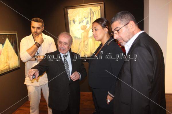 داليا البحيري ودنيا عبدالعزيز وميدو عادل في افتتاح «حول الروح الذات»