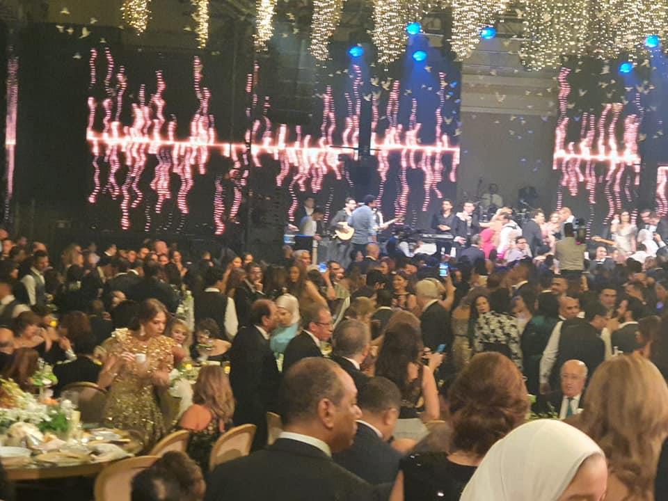 بالصور الهضبة يحيي حفل زفاف نجل هاني شاكر وسط حضور كوكبة من نجوم الفن والمجتمع