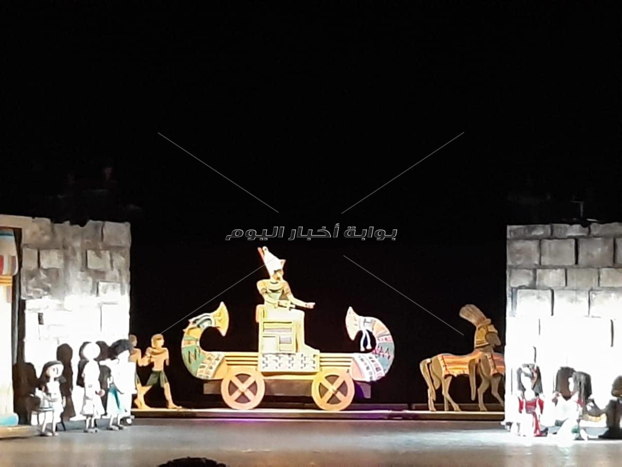  «رحلة الزمن الجميل» تواصل نجاحها على مسرح القاهرة للعرائس 