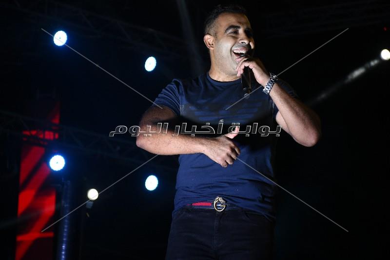 العسيلي يختتم حفل الجامعة المصرية الصينية بأجمل أغنياته