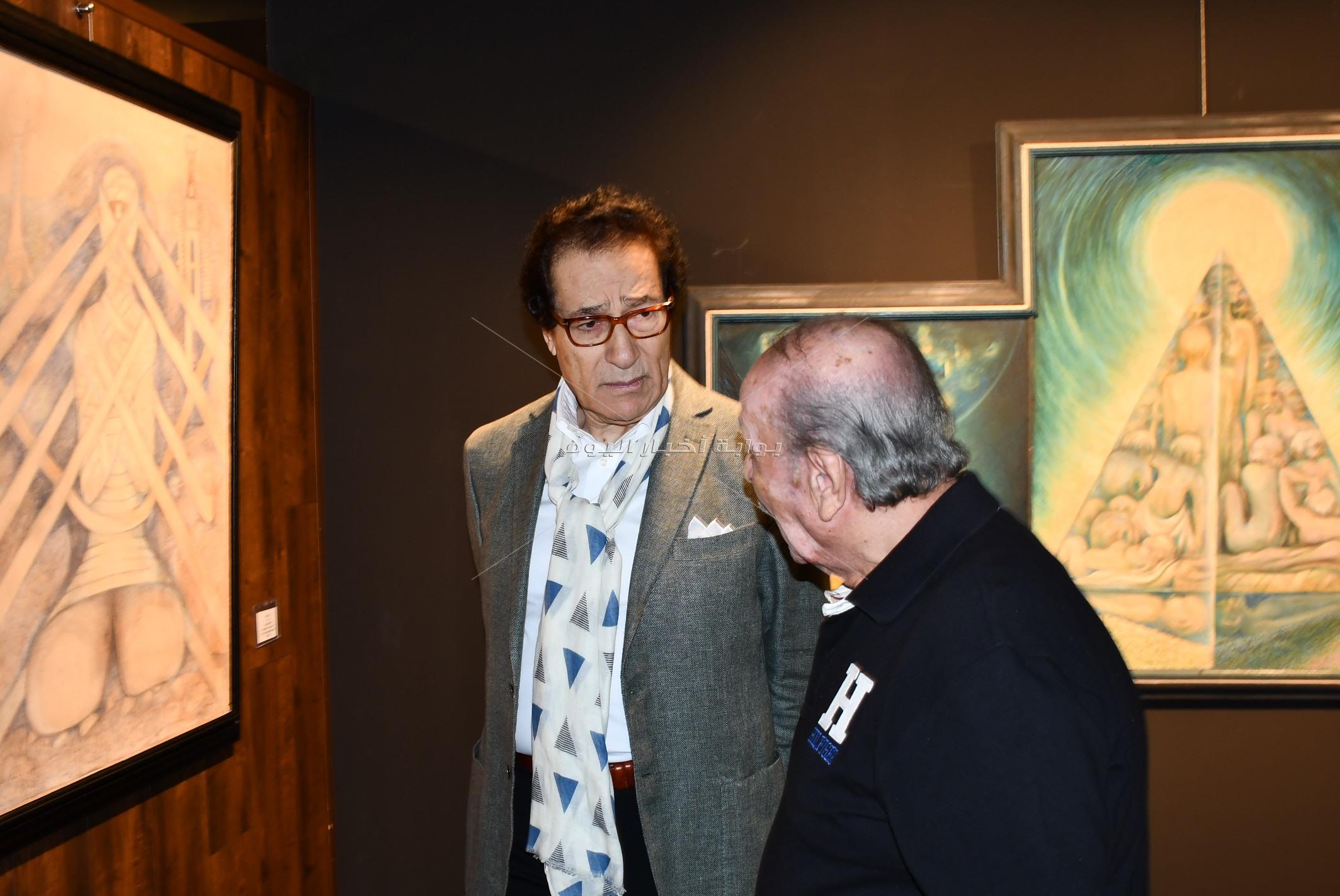 فاروق حسني يحضر معرض «الروح والذات» للفنان محمد فريد