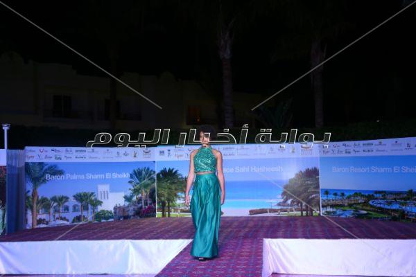 ملكات جمال بلجيكا يرفعون علم مصر في شرم الشيخ