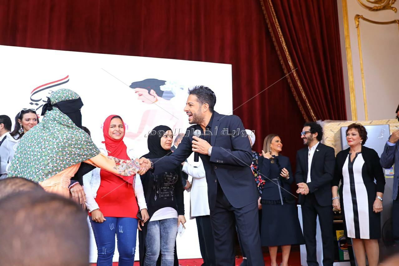 حماقي يُشعل احتفالية «تسير زواج الفتيات» بدويتو مع أحمد حلمي
