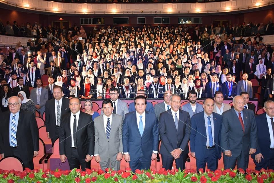 وزير التعليم العالي يشهد احتفال جامعة النهضة بتخريج دفعة جديدة من طلابها