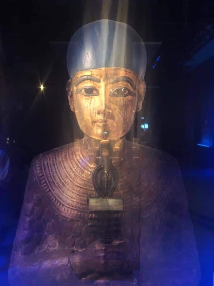 بالصور.. وزير الآثار يفتتح معرض كنوز "توت عنخ آمون... كنوز الفرعون الذهبي" في محطته الثالثة بلندن