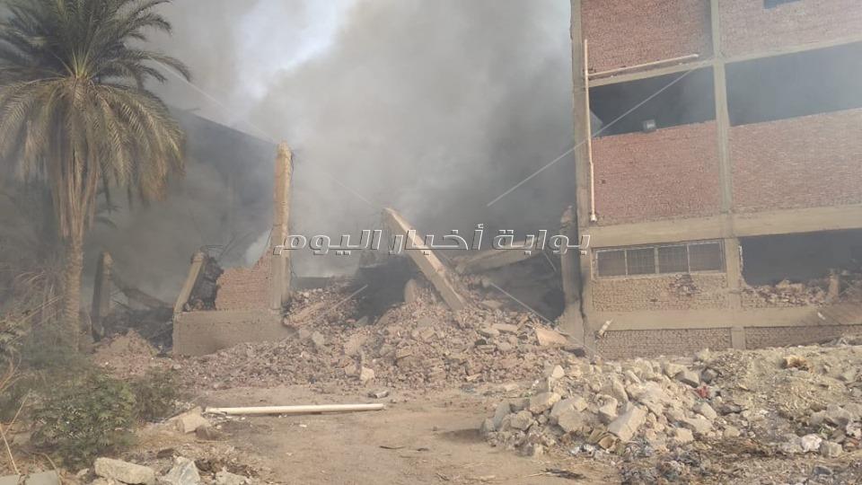 ننشر صورا من داخل «مصنع قليوب» المحترق بعد السيطرة على النيران 