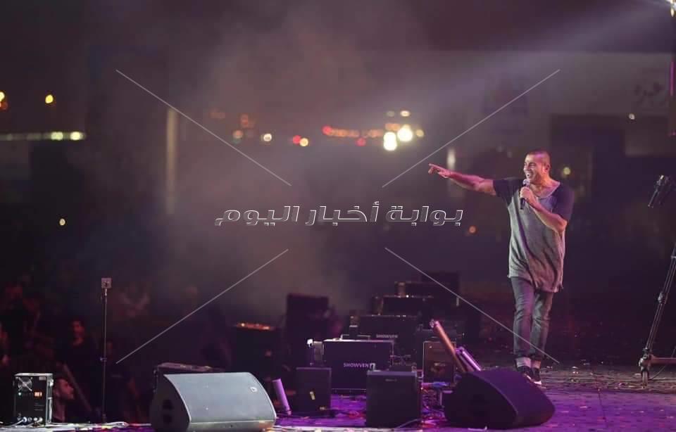 عمرو دياب يزلزل موسم الرياض والالاف يغنون معه