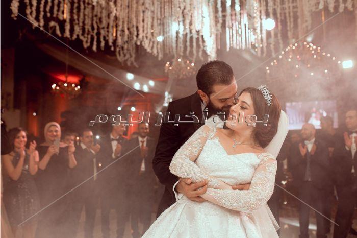 هشام عباس والليثي ودينا نجوم زفاف «محمود وزينب»