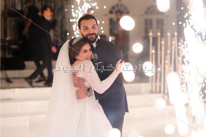 هشام عباس والليثي ودينا نجوم زفاف «محمود وزينب»
