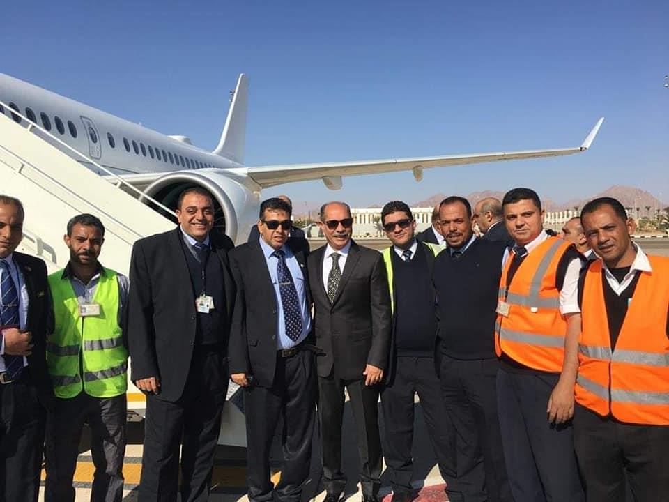 بالصور وزير الطيران المدنى يكرم رجال الخدمات الأرضية لأبنائه العاملين بمطار شرم الشيخ