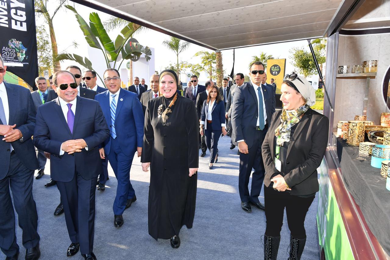 الرئيس السيسي يتفقد معرض تحيا مصر وريادة الاعمال بالعاصمة الادارية الجديدة 