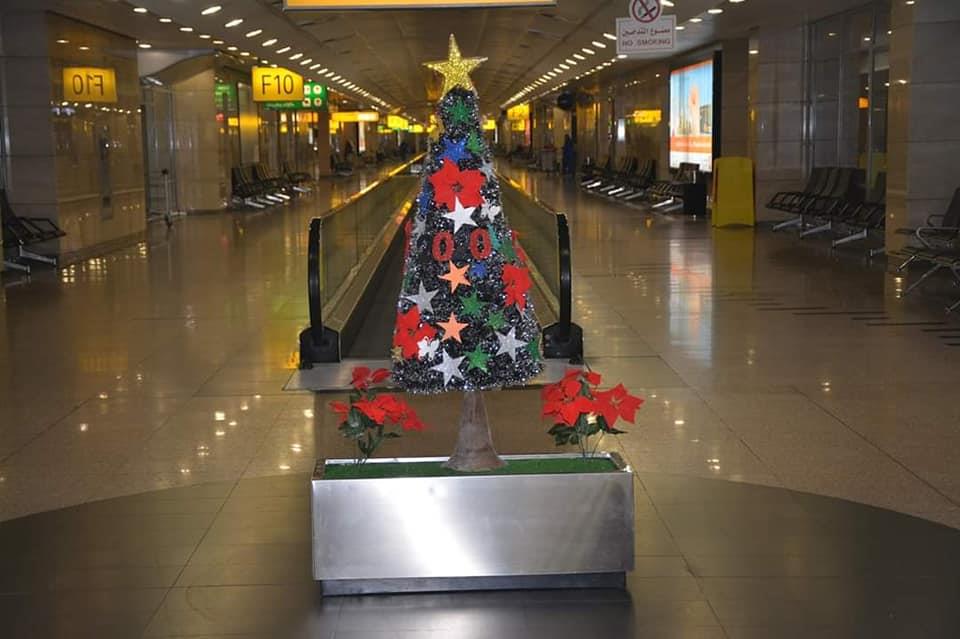  مطار القاهرة يتزين لإستقبال العام الجديد ولأول مرة بوجود بيانو