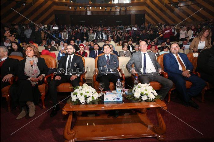 تامر حسني يُشعل مسرح وزارة الشباب والرياضة