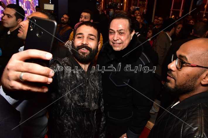 تامر حسني يحتفل بعرض فيلمه «الفلوس»