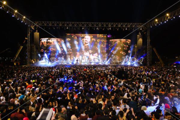  تامر حسني ورامي جمال يُبهران الجمهور على مسرح «3D mapping» يجسد حضارات مص