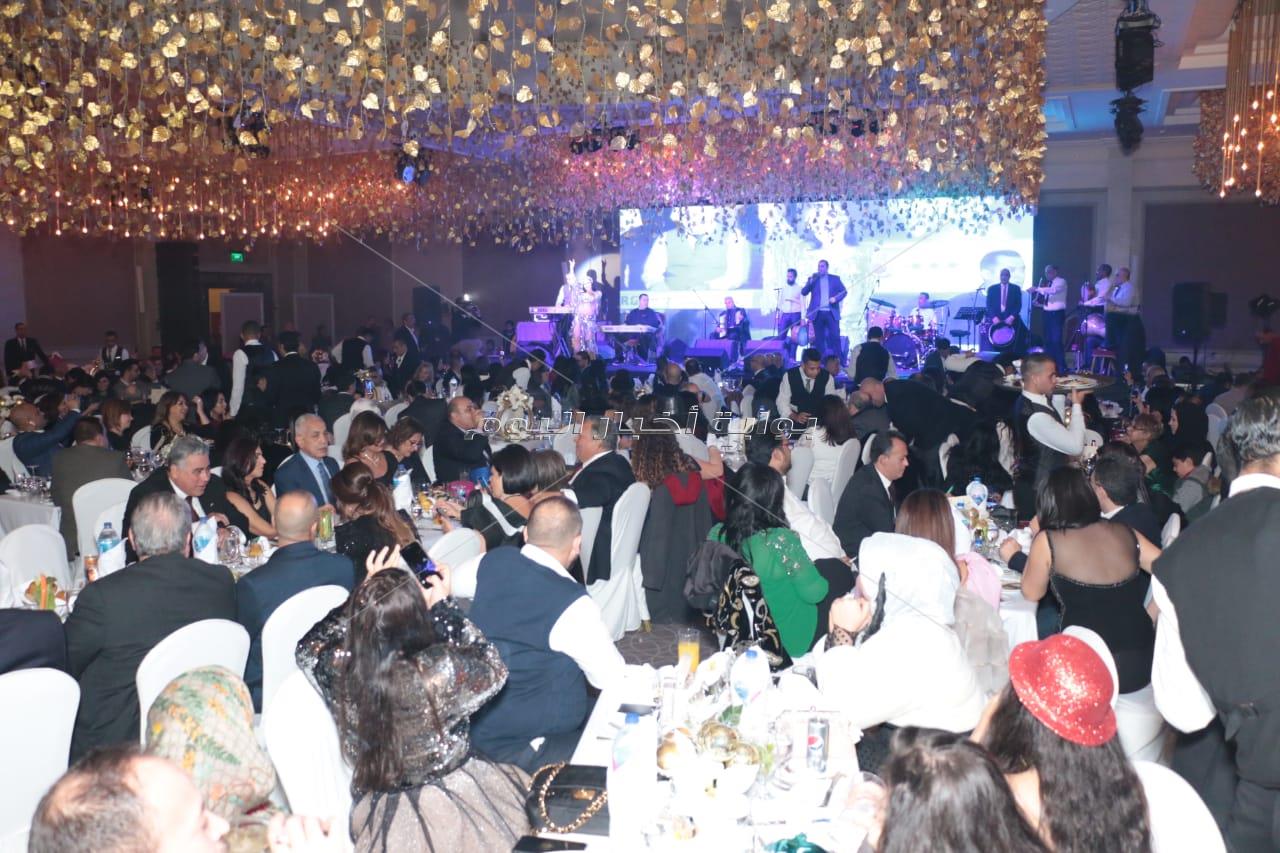 مصطفى حجاج يُغني وكوشنير ترقص بحفل ليلة رأس السنة