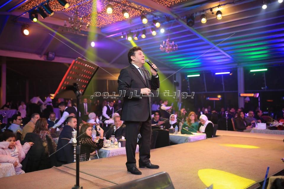 أمير الغناء العربي يتألق في أرقى سهرات رأس السنة بحفل «كامل العدد»