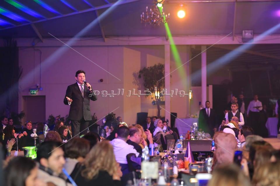 أمير الغناء العربي يتألق في أرقى سهرات رأس السنة بحفل «كامل العدد»