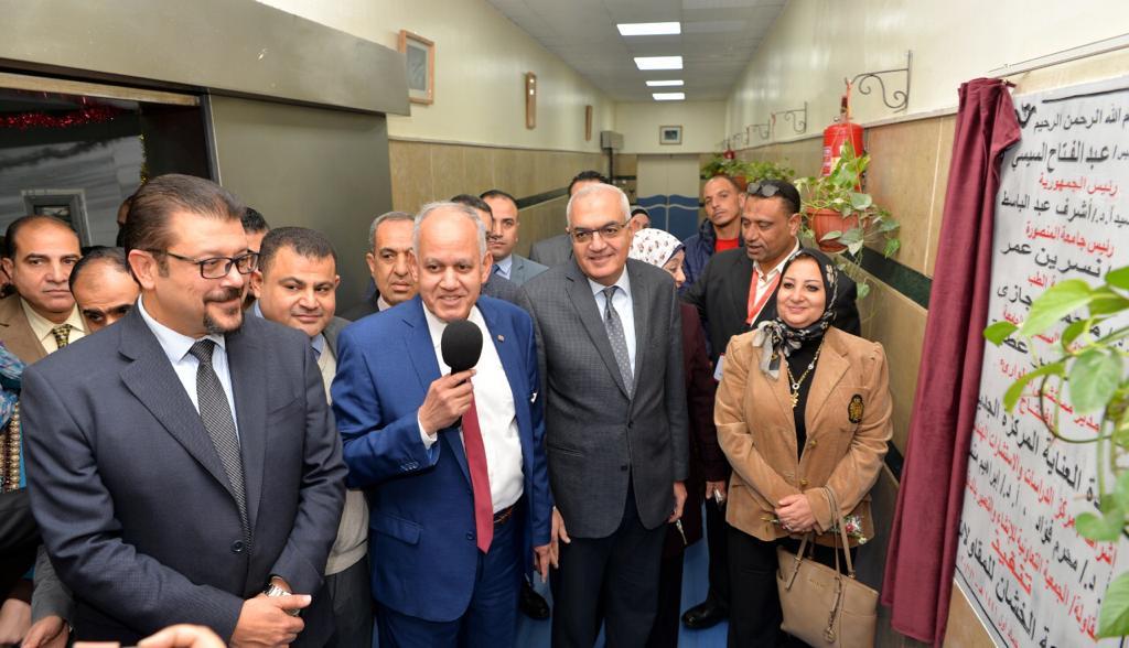 رئيس جامعة المنصورة يفتتح 15 وحدة عناية مركزة جديدة بمستشفى الطوارئ