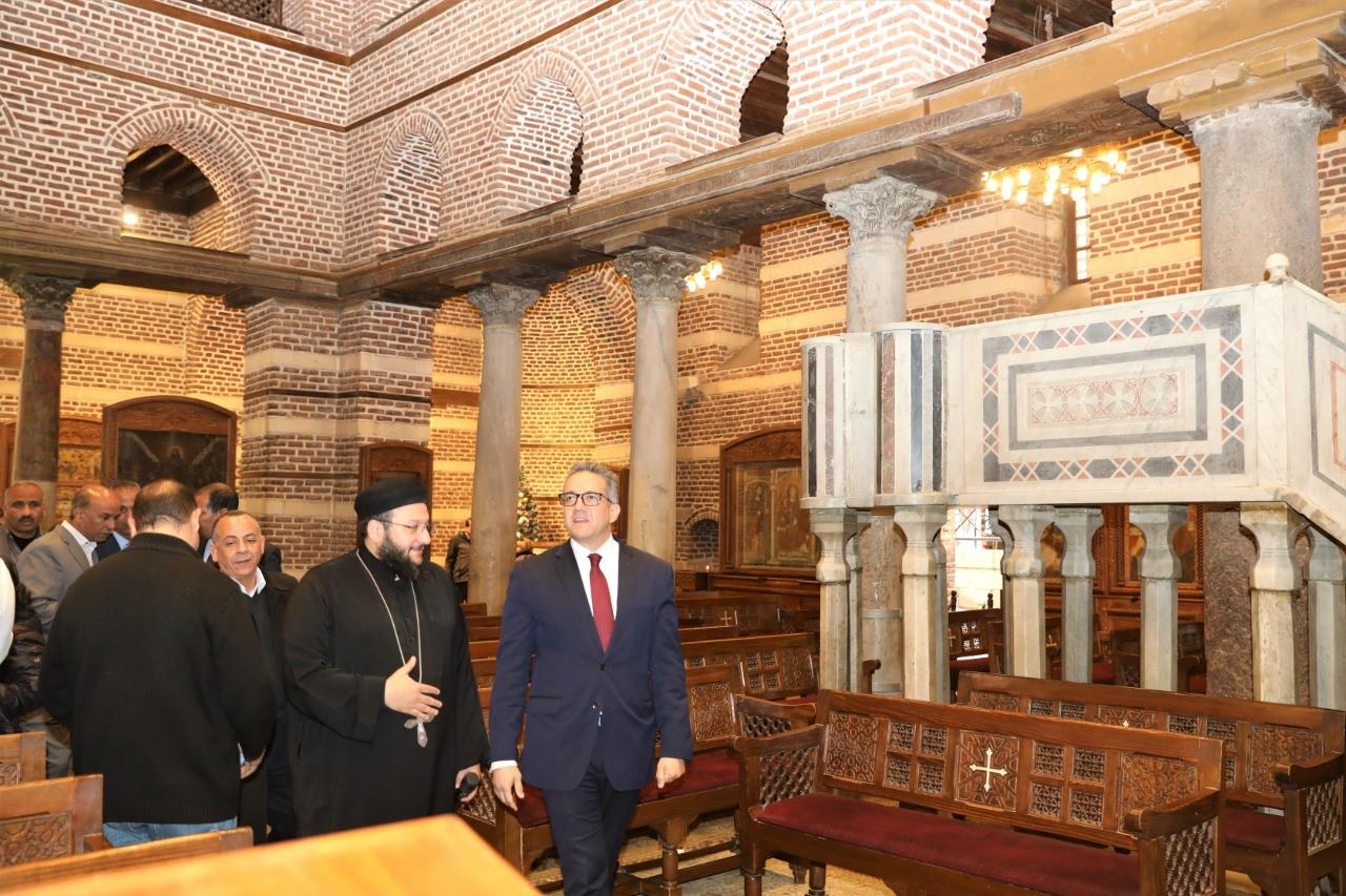  وزير السياحة والاثار يتفقد أعمال التطوير بالمنطقة المحيطة بمجمع الأديان بمصر القديمة 