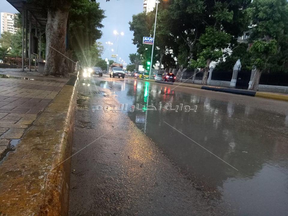  أمطار رعدية غزيرة على الإسكندرية.. وطوارئ بالصرف الصحي