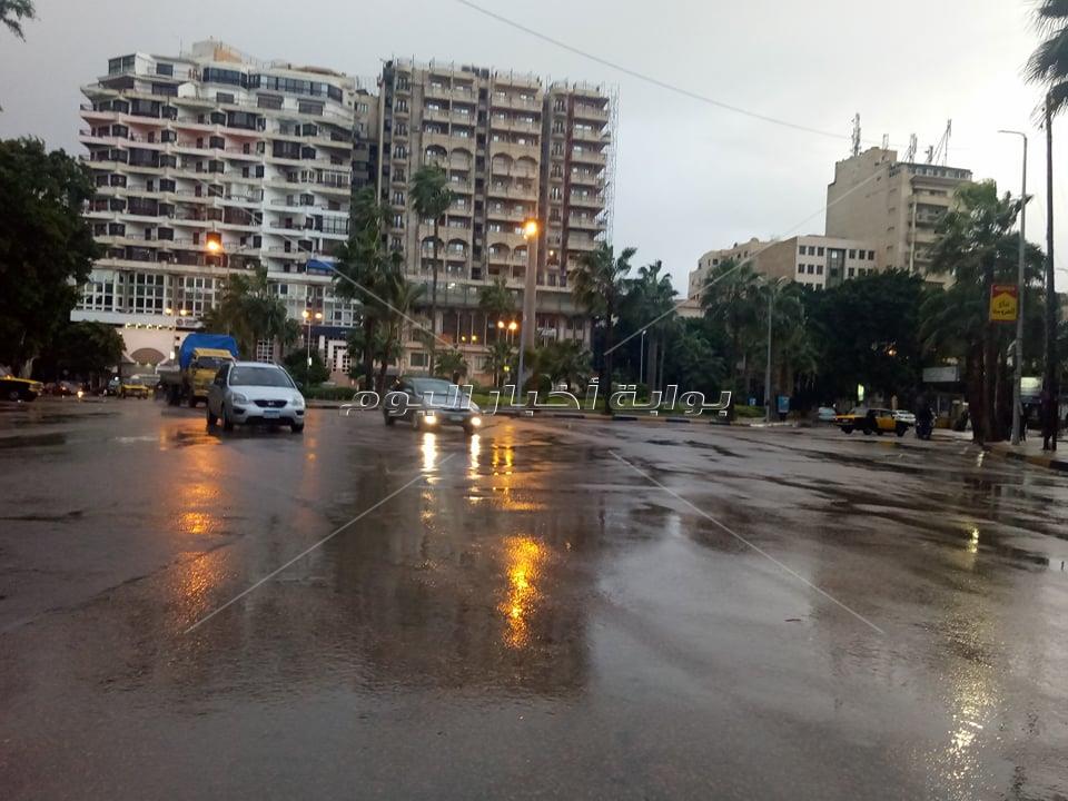  أمطار رعدية غزيرة على الإسكندرية.. وطوارئ بالصرف الصحي