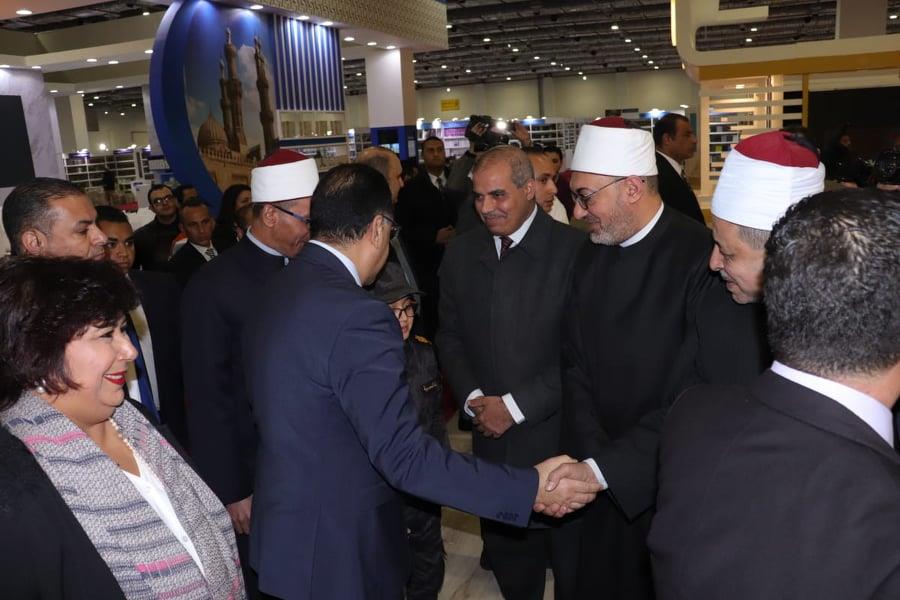  المحرصاوي خلال افتتاح معرض الكتاب بصحبة رئيس الوزراء