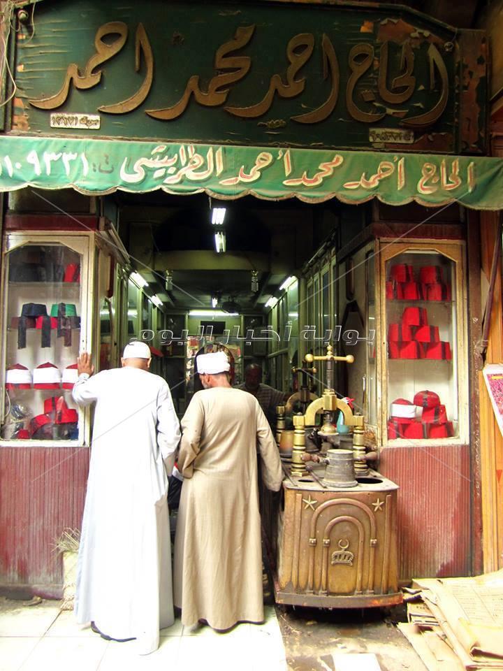 عماد صانع طرابيش البشوات يمتد عمر المحل لما يقرب 200 عام