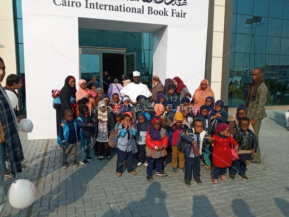 صور| أطفال نيجيريا يزورون معرض الكتاب في يومه قبل الأخير