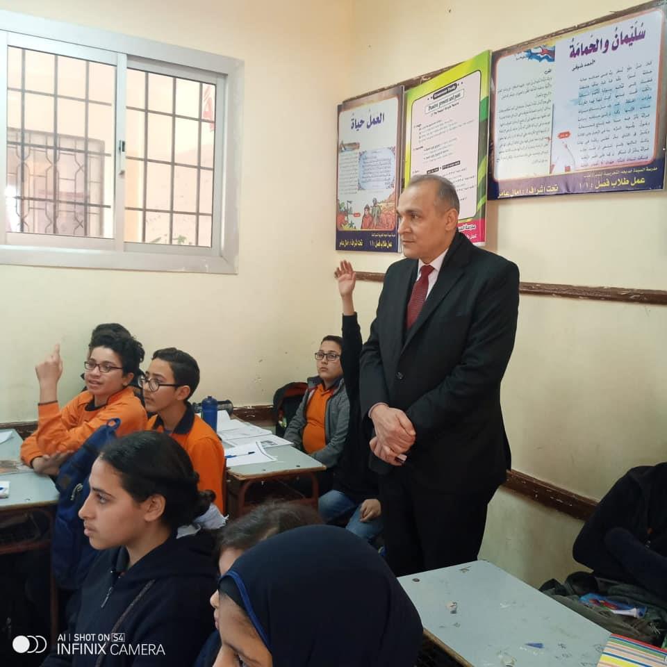 بالصور مدير تعليم القاهرة يتفقد مدارس البساتين ودار السلام