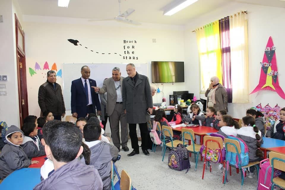 بالصور.. البحيري يتفقد مدارس القاهرة الجديدة