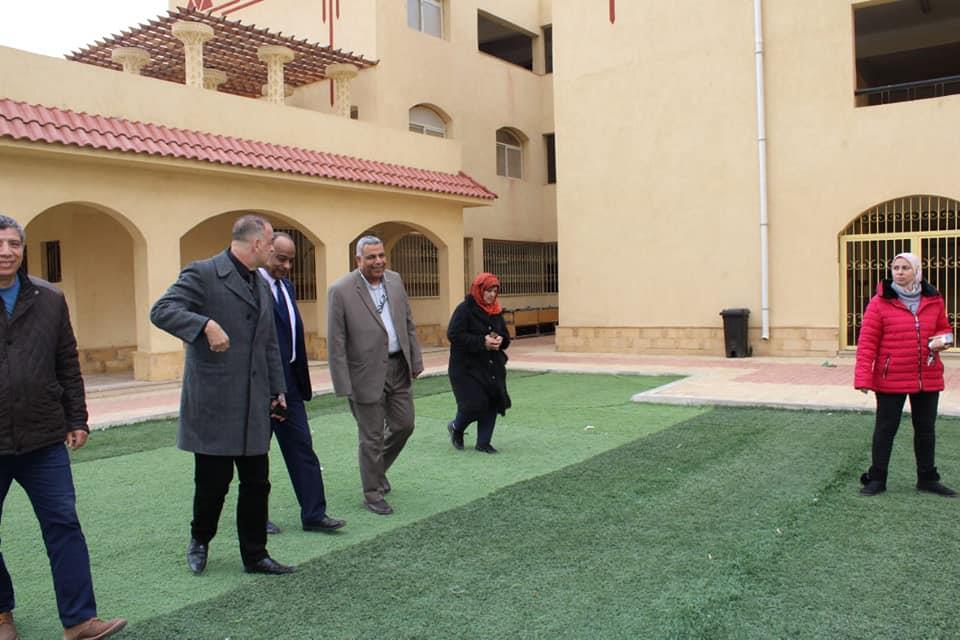 بالصور.. البحيري يتفقد مدارس القاهرة الجديدة