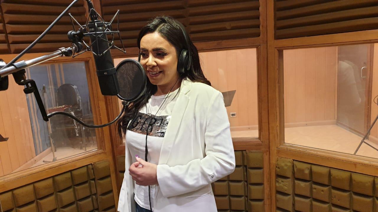 ياسمين نيازي تنتهي من تسجيل "كلام الحب" استعدادا لطرحها بالفلانتين
