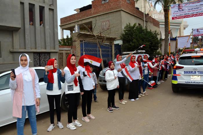 صور| قريه كفر الطويلة بالدقهليةزتستقبل وزير الأوقاف بالهتافات وأعلام مصر