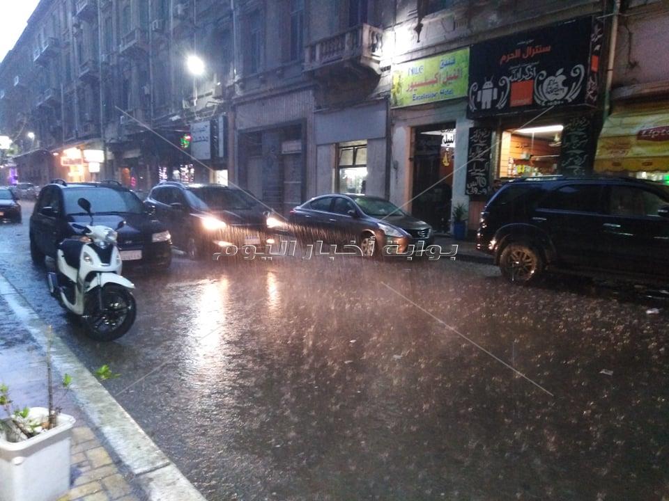 بالصور- أمطار رعدية غزيرة.. الطقس السيئ يضرب الإسكندرية من جديد