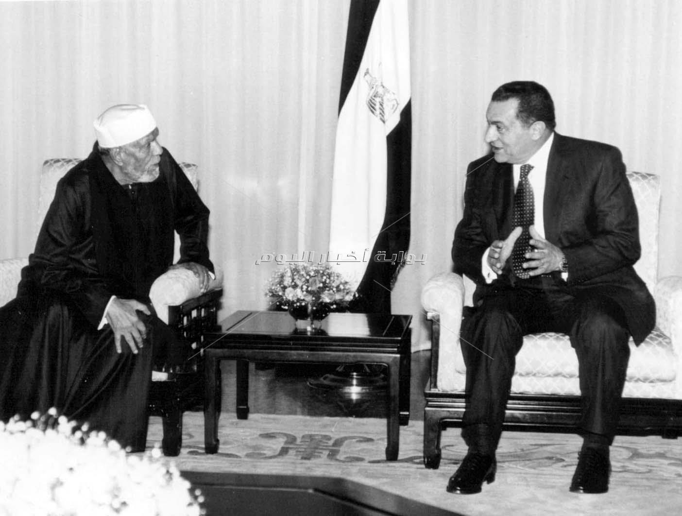 الرئيس الأسبق حسني مبارك والشيخ الشعراوي والبابا شنودة
