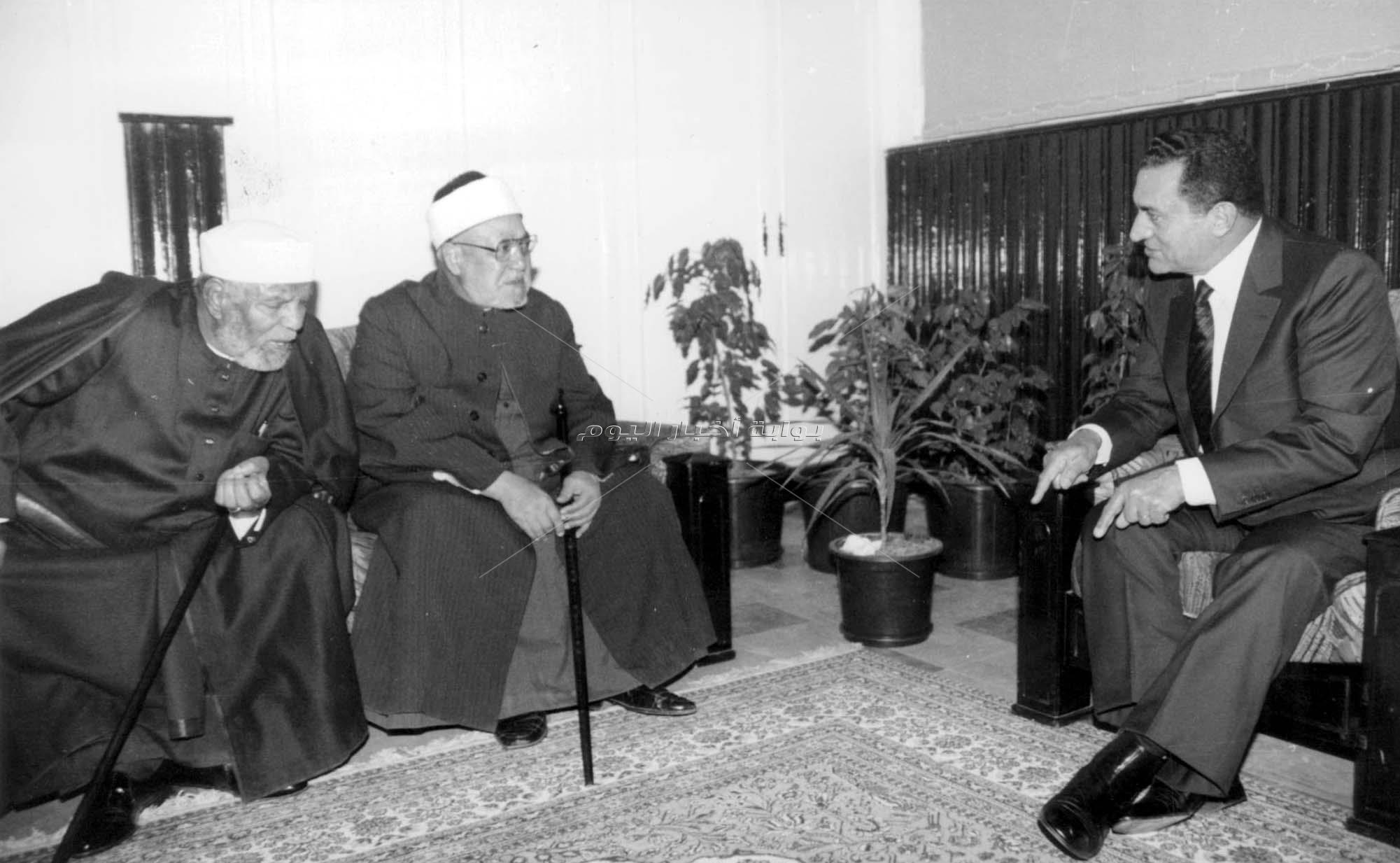 الرئيس الأسبق حسني مبارك والشيخ الشعراوي والبابا شنودة