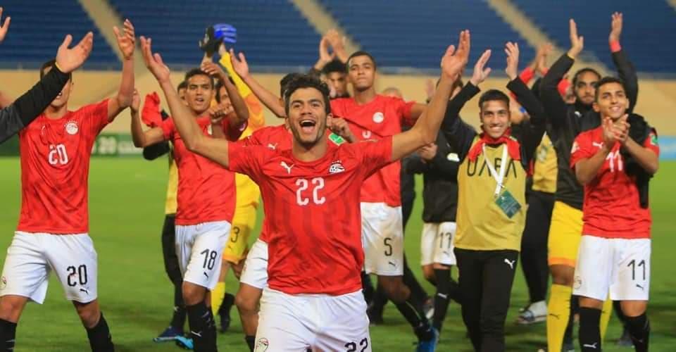 منتخب الشباب يحتفل مع الجماهير بالصعود لنصف نهائي كأس العرب