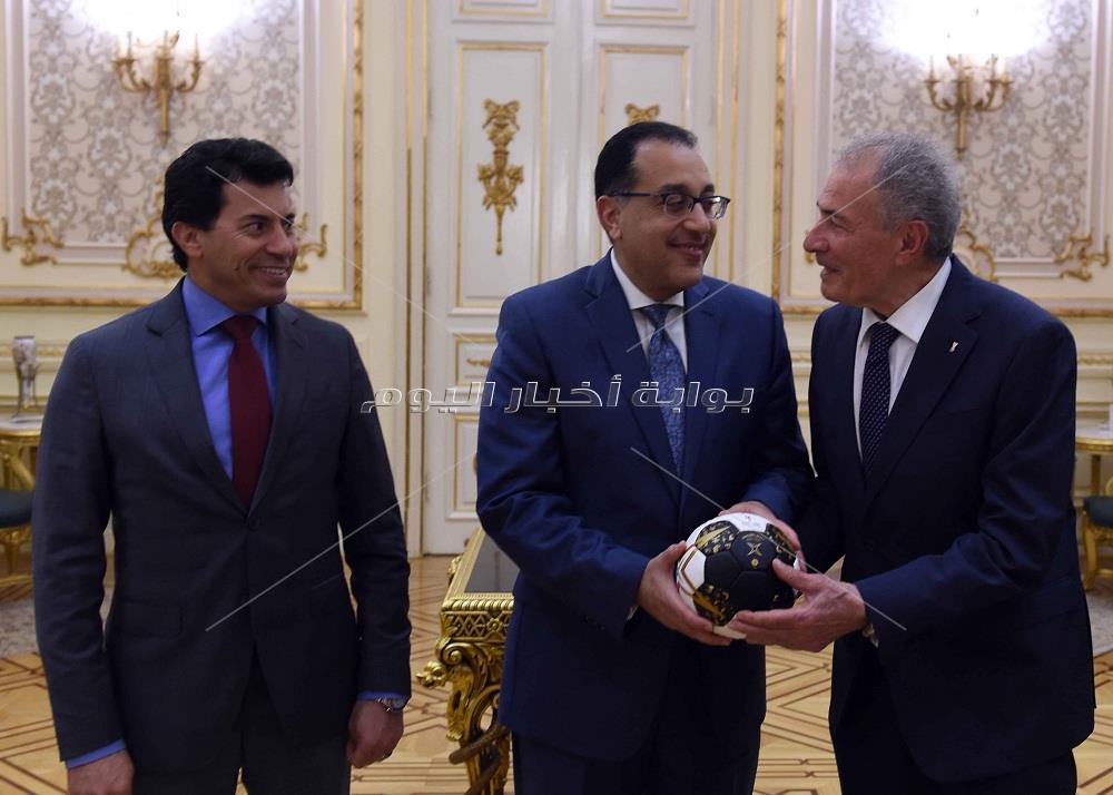 رئيس الوزراء يلتقى رئيس وأعضاء الاتحاد الدولي لكرة اليد‎