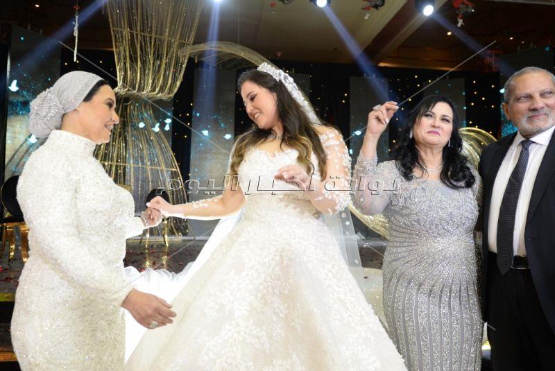 تامر حسني والليثي يُشعلان زفاف «أحمد وهنا»