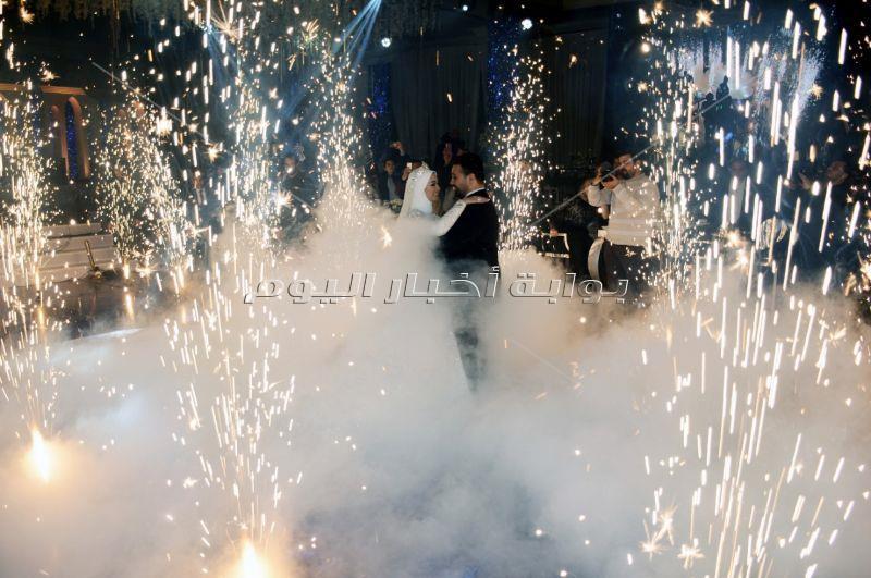تامر حسني يُشعل زفاف «عمر ومريم»