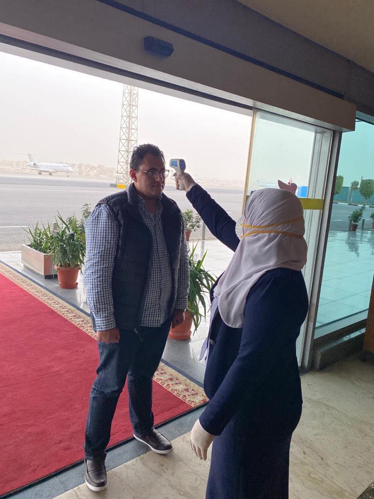 وزيرة الصحة تعود من الصين وتنتظر نتائج فحص كورونا في مطار القاهرة 