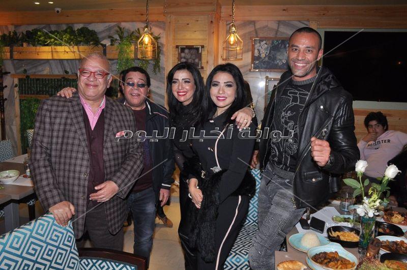 نجوم الفن يشاركون أشرف زكي افتتاح مطعمه