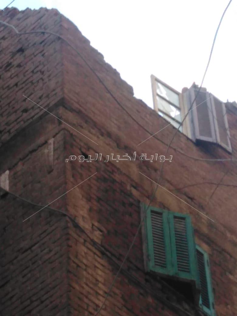 بالصور|انهيار جزئي بـ 3 عقارات في الإسكندرية.. والحي: لا إصابات