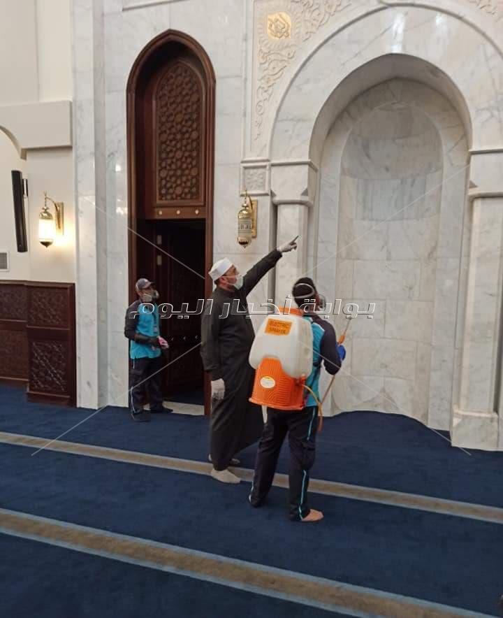 خاص| تجهيز ساحة المسجد الجامع بمدينتي لأداء صلاة الجمعة