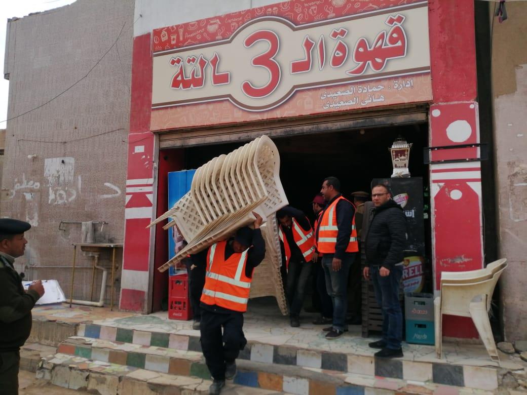 غلق 33 مقهي وكافيه.. ومصادرة 615 شيشة من غير الملتزمين بمدينة العاشر من رمضان