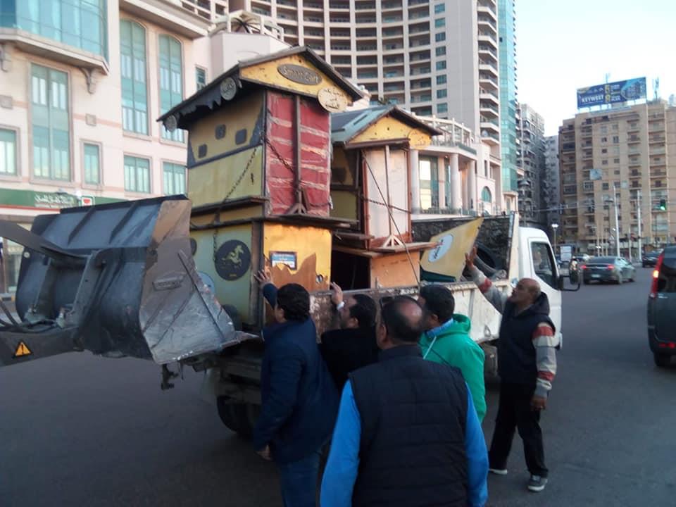 إزالة عربات الطعام بكورنيش الإسكندرية لمكافحة كورونا