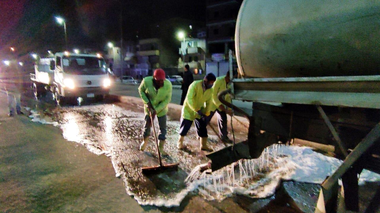 عمال النظافة أبطال  حملات النظافة والتعقيم ضد فيروس كورونا