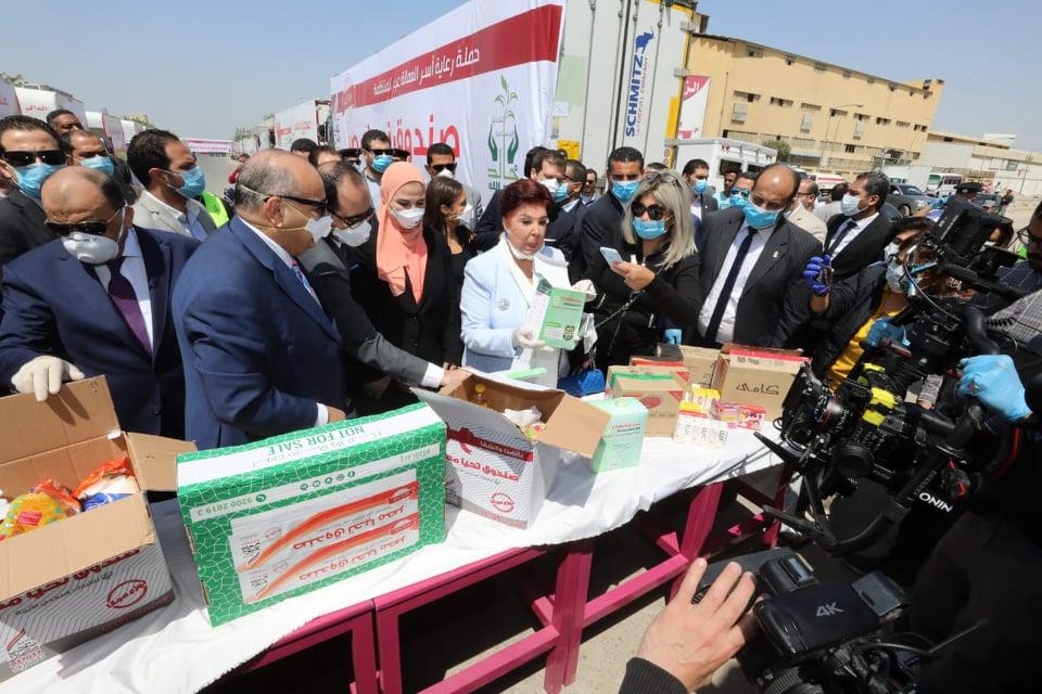  صندوق تحيا مصر يطلق 3 قوافل لرعاية أسر العمالة غير المنتظمة بالفيوم ودمياط وسوهاج